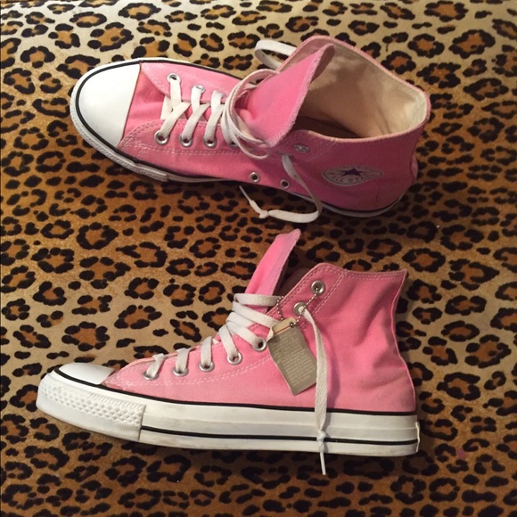 Shoes - 💕Chuck Taylor Hi Tops